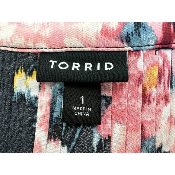 Torrid Dark Floral Top Womens Size 1X Pintuck Button Up Black Bloomcore - Picture 11 of 14